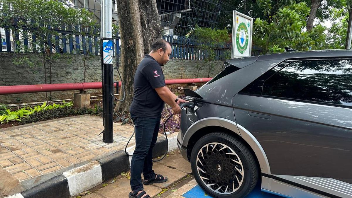 40 Juta Tiang Listrik Jadi Alternatif Tempat Ngecas Mobil Listrik
